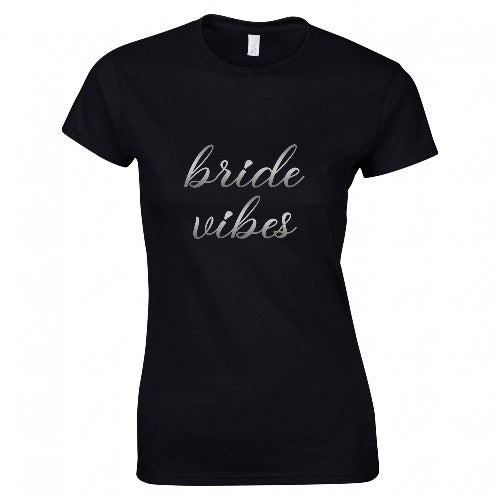 "Bride Vibes" Möhippa T-Shirt, Trendiga Kläder för Möhippa, Stilfull Bröllopsförberedelsekläder, Festliga Brudkläder