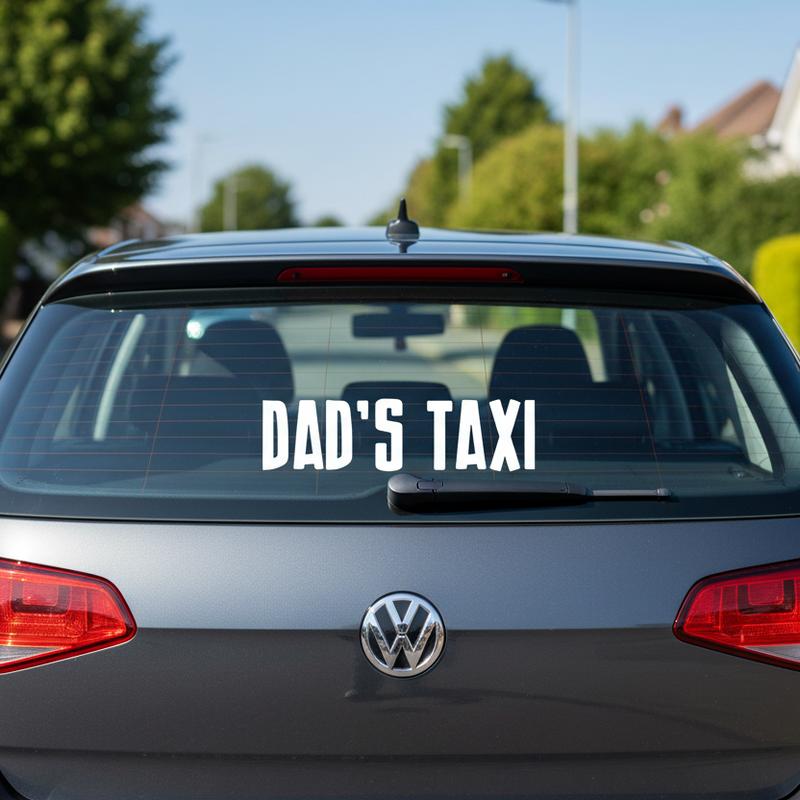 Dad's Taxi vit dekal på grå bil