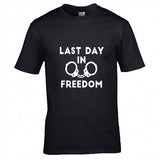 "Last Day in Freedom" T-Shirt, Svensexa Kläder för Brudgummen, Humoristisk Herr T-Shirt, Festkläder för Bröllopsförberedelser