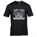 "Sorry Ladies, This Man Is Getting Married" T-Shirt, Svensexa Festkläder, Rolig Herr T-Shirt för Svensexa